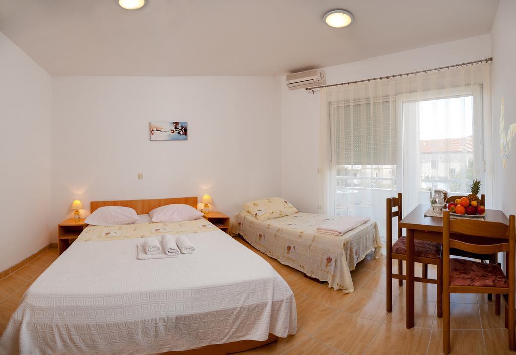 House Marta Apartment Baška Voda Стая снимка